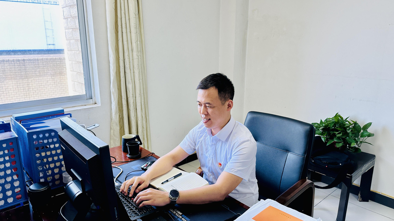 胡智云.jpg